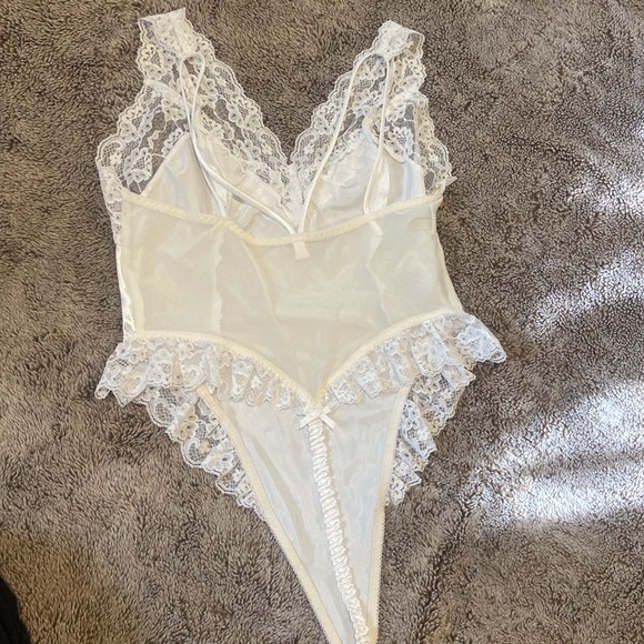 Lace Lingerie - Picture 3 of 4